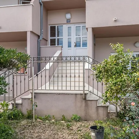 Nona Apartment *