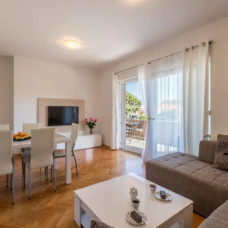 Nona Apartment *
